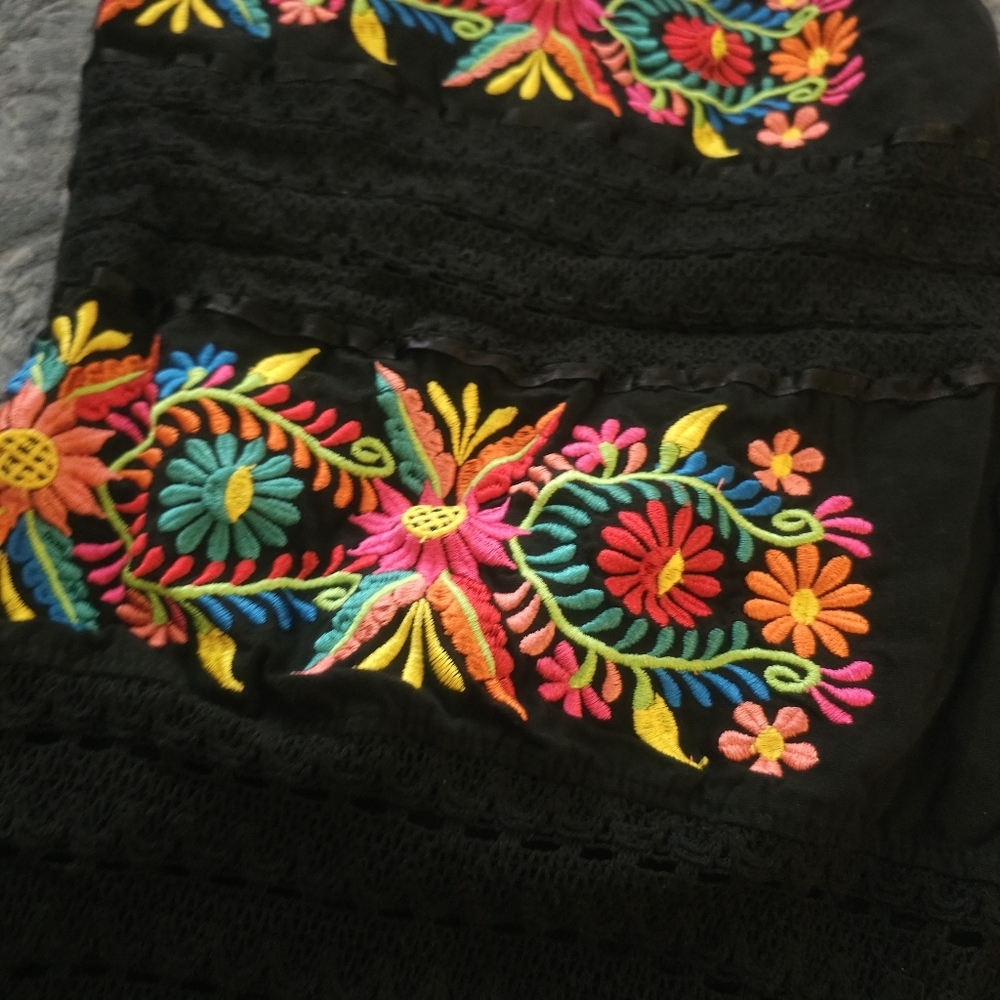MEXICANA Black Dress with Colorful Embroidery Size L - Picture 5 of 5